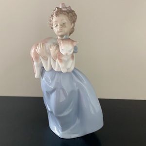 Lladro #6422 “My Chubby Kitty”